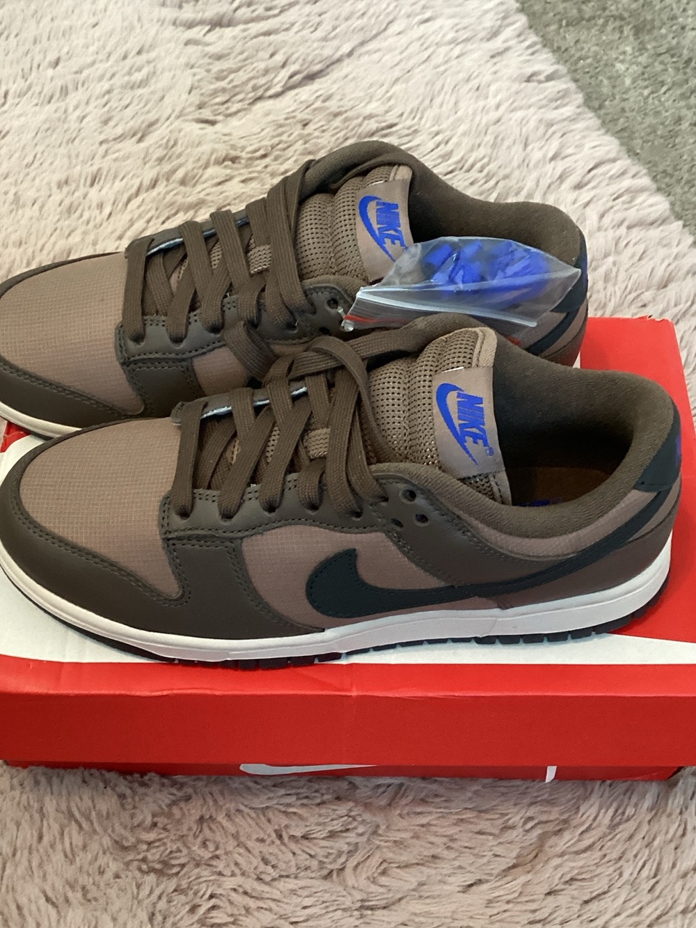 Nike Brown and Black Low-Top Sneakers with Blue Accents - Picture 4 of 7